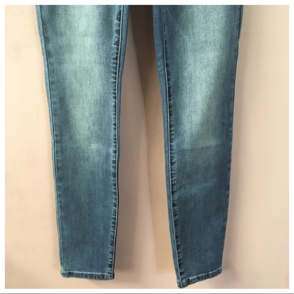 Refuge High Waisted 3-Button Skinny Jeans - Picture 3 of 7